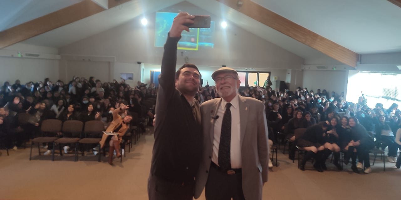 RECONOCIDO ASTRÓNOMO JOSÉ MAZA REALIZA CHARLA EN COLEGIO SAN JOSÉ DE PUERTO MONTT