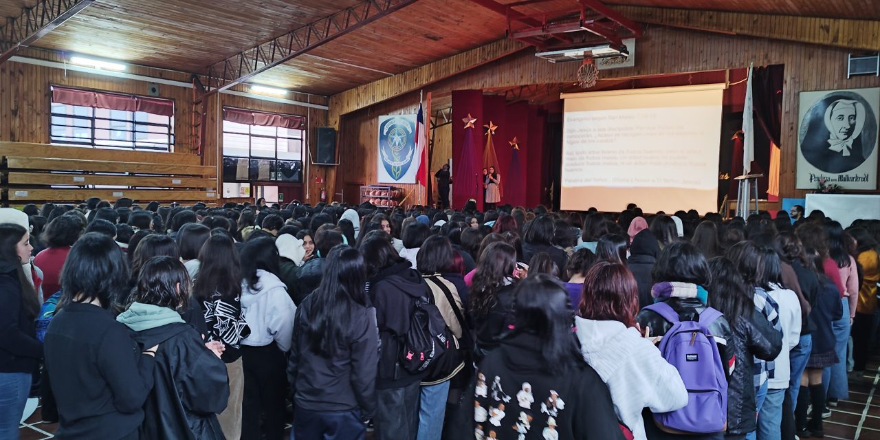 Celebración del Día de la Estudiante en el Colegio San José: Un día lleno de alegría y reconocimiento.