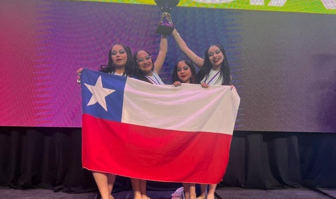 Estudiantes logran primer lugar en competencia de danza.